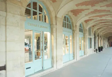 マレ地区、ヴォージュ広場にあるショップ