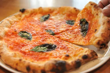 当店のピッツァは全て本格石窯で焼き上げています