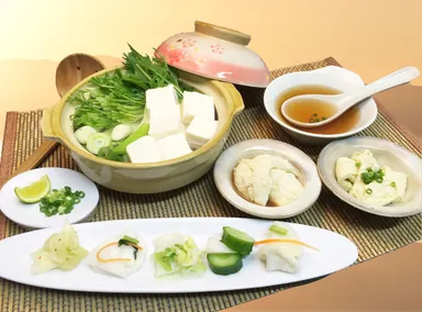 「【アキモスペシャル】浅漬＆豆腐ヘルシーセット」調理例