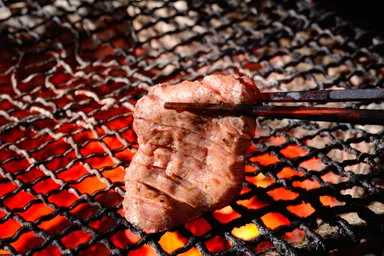 焼かず肉第三弾　炭焼き厚切り牛タン　炭焼き加工