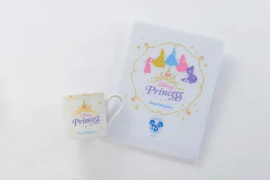 東京ディズニーリゾート・オフィシャルホテル限定「オリジナル・スクエアーミラー」(写真右／宿泊プラン特典)「オリジナル・デミタスカップ」(写真左／レストラン特典)　(c)Disney