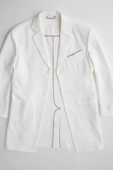 パイピングによる丁寧な縫製