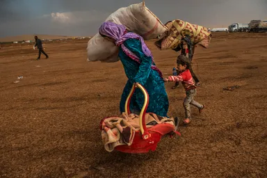 イスマイル・フェルドゥス(バングラデシュ、1989)《イスラム国に包囲されたコバニの住民》(C)Ismail Ferdous