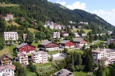 スイス公文学園 全景