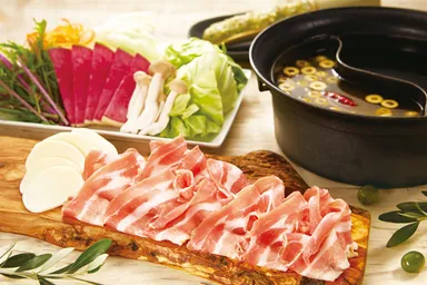 燻製豚のしゃぶしゃぶ～薬膳オリーブ鍋で～