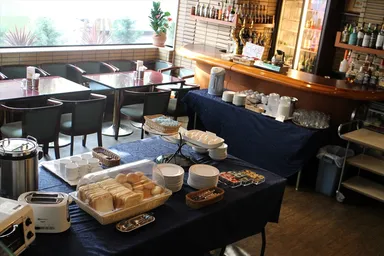 カフェ＆バー「COLT」 2