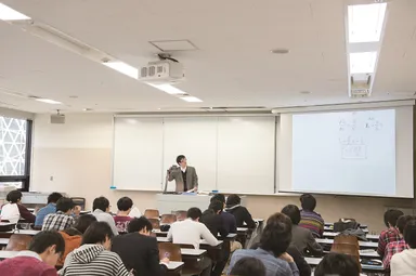 「鉄道講座」講義の一コマ
