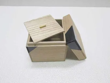 密封性をさらに高め、酸化を防ぐ落とし蓋付き