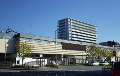 洛西口駅写真（西側の駅前広場から臨む）