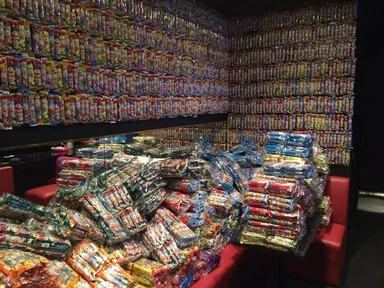 ボックス席はうまい棒が座るもの