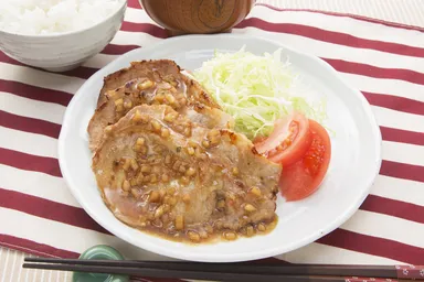 『ご飯にかける岩下の新生姜』調理例／生姜焼き