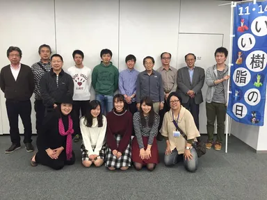 「いい樹脂の日」明治大学商学部ゼミ生と実行委員会