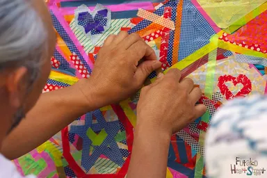 マスキングテープを使ってハートを制作