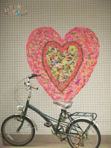 街にはハートが溢れています