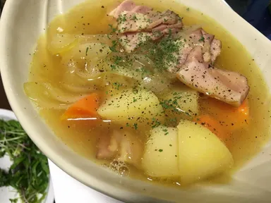 厚切りベーコンとじゃがいものポトフ