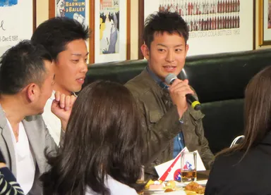 質問に答える吉田裕太選手