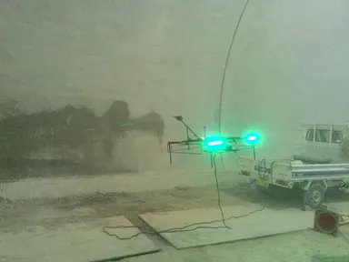 足場が必要な場所やカーブなど散布しづらい場所にもドローンが移動して散布可能