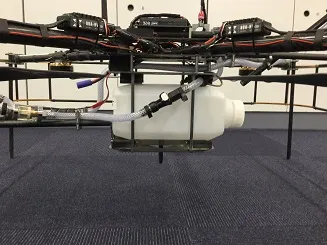 2Lのタンクで水や補修材料を蓄える