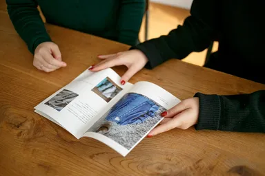 手に取れるのが冊子の魅力