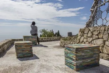 2015年の公募大賞「グランプリ」作品　森太三 《関係のベンチ》