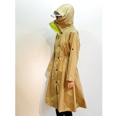 フードを被ると目と口が濡れません。