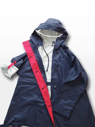 人気のネイビー×レッド