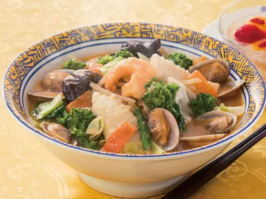 海鮮三種とたっぷり国産野菜の味噌ラーメン