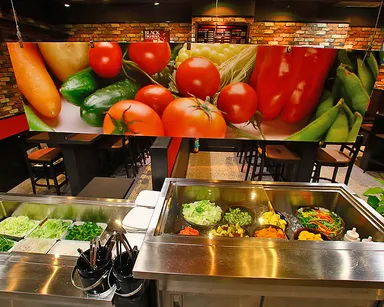 ＋100円で食べ放題のサラダバー