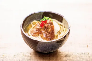 沖縄グルメソーキそばの実演販売