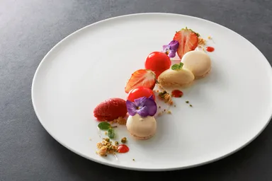 ピスタチオ　イチゴ