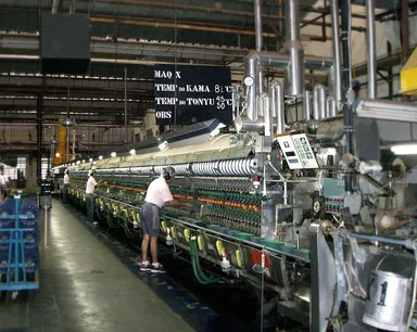 ブラタク社の管理の行き届いた製糸工程