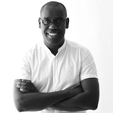 ケニア人建築家　ディック オランゴ氏