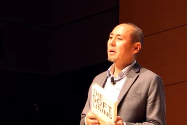 主催社代表取締役の鷲巣