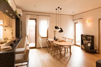 窓辺ダイニング