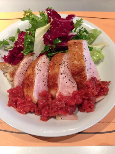 試作品の燻製鶏胸肉