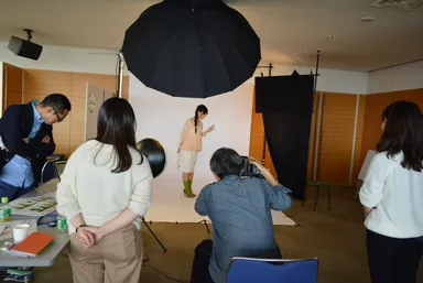 表紙撮影は朝から長時間に及びました