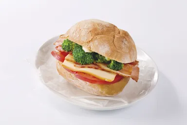 プレミアムサンドイッチ＿ロゼッタ　炙りベーコンとスモークチーズ