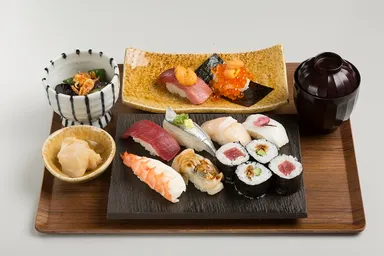 本格握りと季節の小鉢「さくらセット」