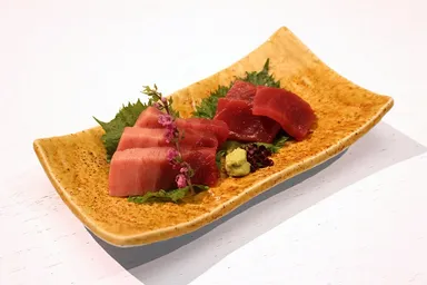 スシローグループならではの価格「天然まぐろの食べ比べ」