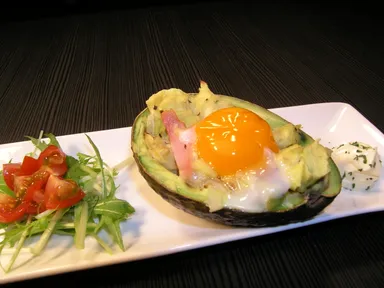 アボカドの月見ココット