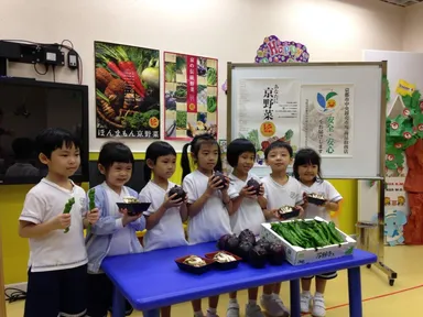 香港内の幼稚園における京野菜ＰＲ