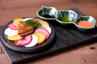 昆布〆野菜のタタキ フォアグラ添え