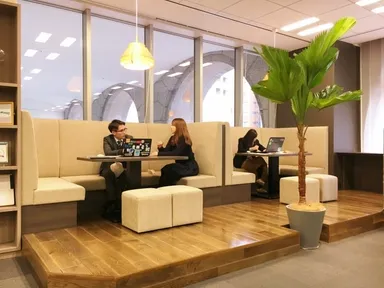 ワークスペース［ファミレスブース］