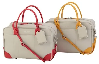 銀座店限定カラーのトラベルケース(1)