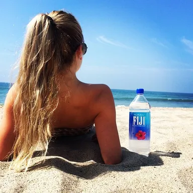「フィジーウォーター」イメージ
