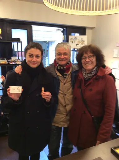 「はんこ」に感動する外国人観光客1