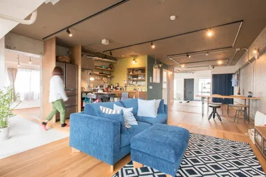 大きなソファーも置けるゼロリノベ空間