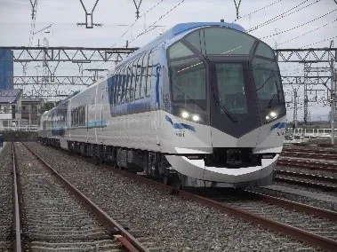 鉄道の最新情報と可能性を講義