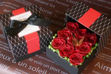 赤い煌薔薇のBOXアレンジ