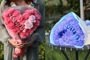 カーネーションとバラのハート型花束(ピンク＆ブルー)